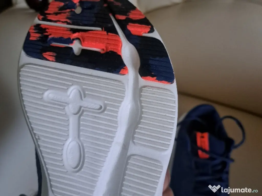 adidasi Under Armour impecabili