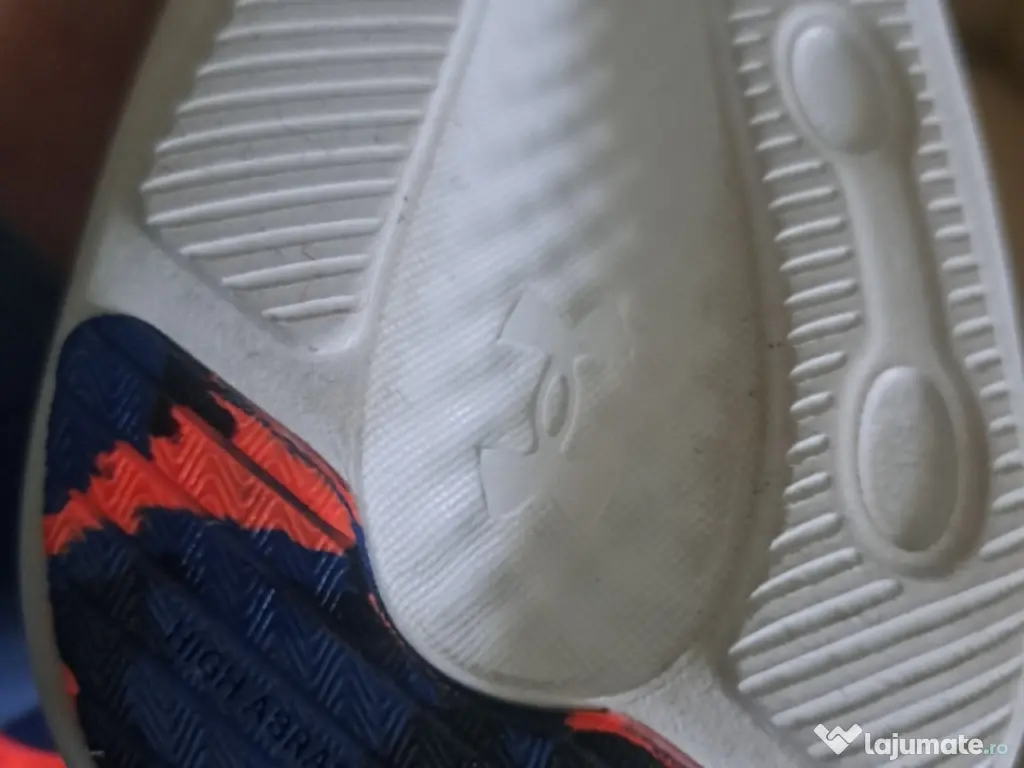 adidasi Under Armour impecabili