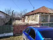 Teren intravilan cu tot cu casă 