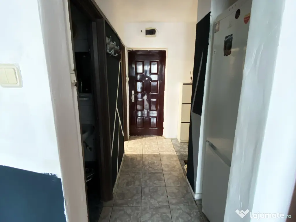 Garsoniera de inchiriat, proprietar