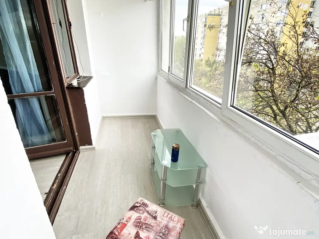 Garsoniera de inchiriat, proprietar