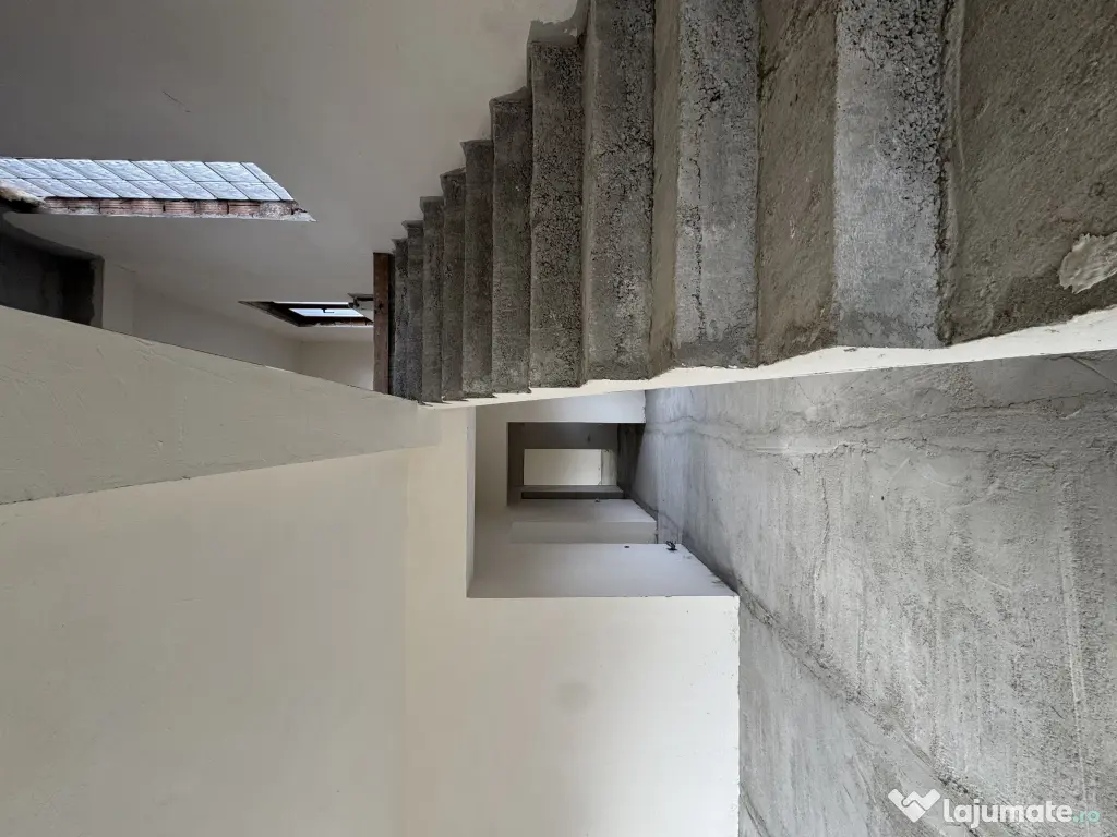 Casă la gri + Garaj - Teren 1.700 mp Fagaras, pe strada Oltului