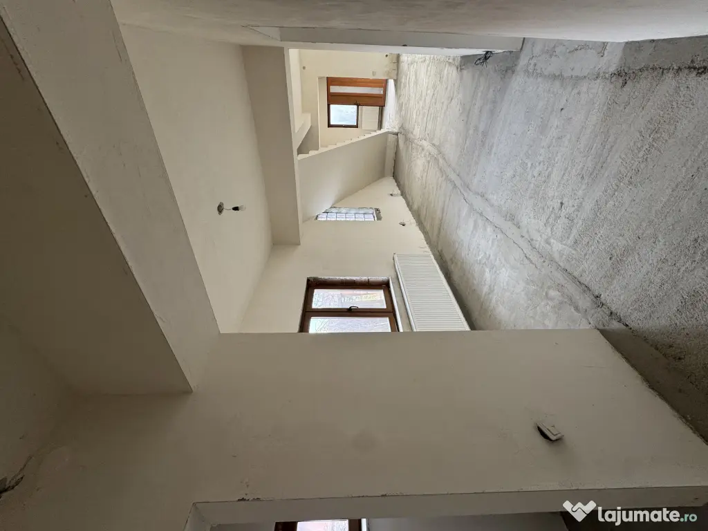 Casă la gri + Garaj - Teren 1.700 mp Fagaras, pe strada Oltului