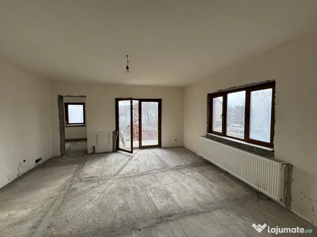 Casă la gri + Garaj - Teren 1.700 mp Fagaras, pe strada Oltului