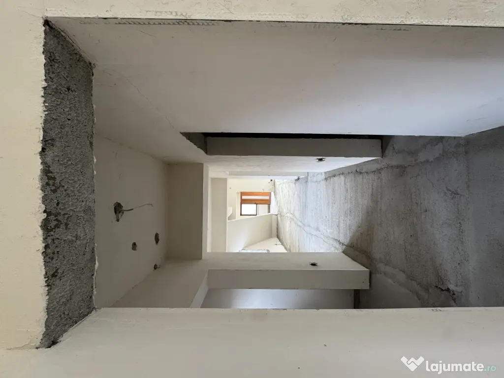 Casă la gri + Garaj - Teren 1.700 mp Fagaras, pe strada Oltului