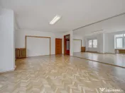 Apartament luminos de 5 camere de închiriat, etaj 1/4, gara 