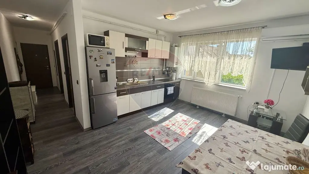 Apartament de închiriat bloc nou zona Albina