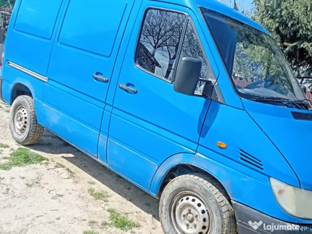Dubă Marca Mercedes-Benz