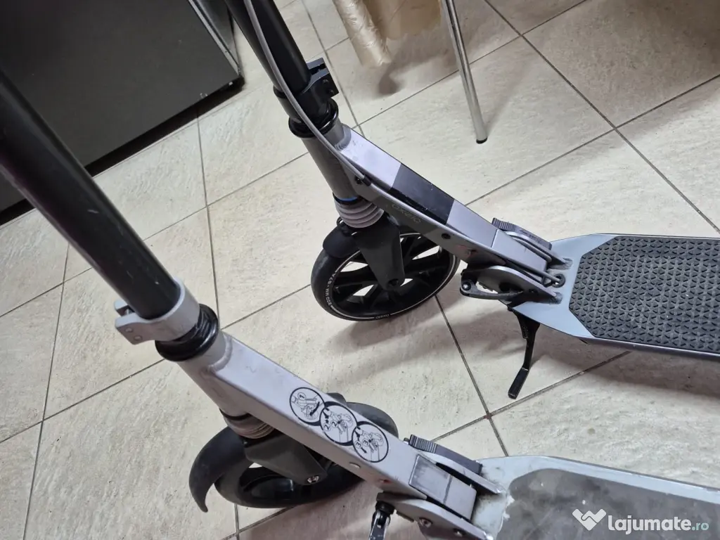 2 trotinete Oxelo, adulți/copii, roți 200 mm, suspensii, 350 lei împreună