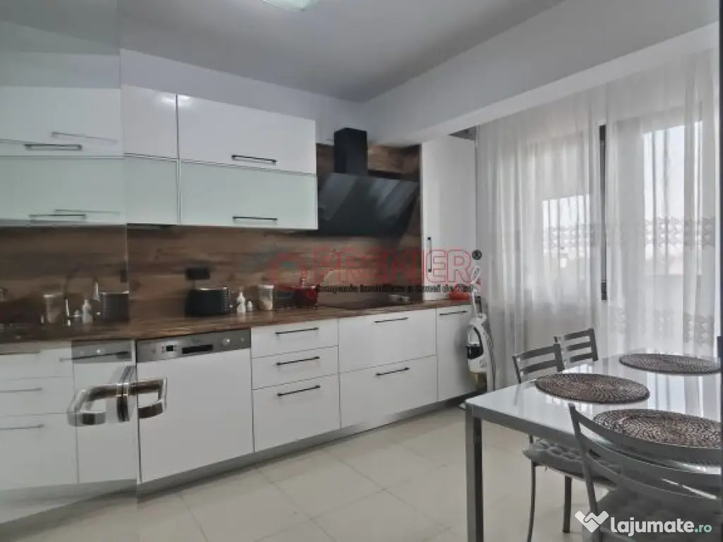 EROII REVOLUTIEI - Metrou - 3 camere