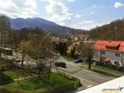 Garsoniera luminoasa cu bucatarie utilata si baie cu cada 