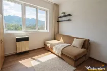 Garsoniera luminoasa cu bucatarie utilata si baie cu cada