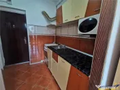 Garsoniera luminoasa cu bucatarie utilata si baie cu cada 