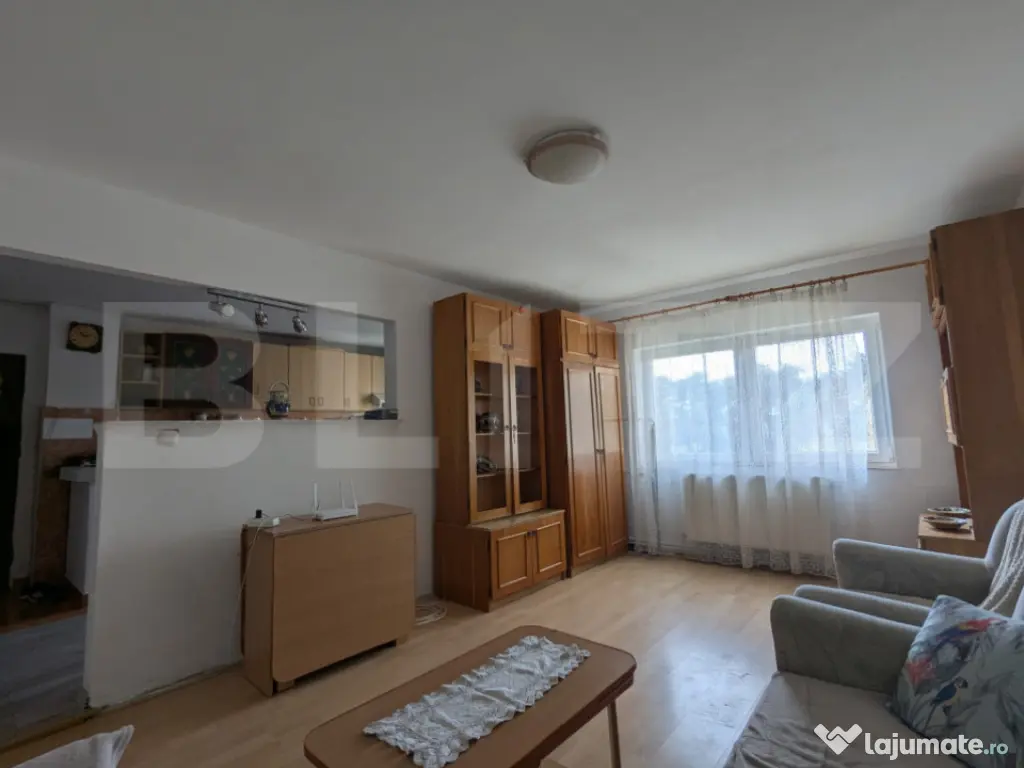 Apartament cu 4 camere, decomandate, 80 mp, balcon, garaj -