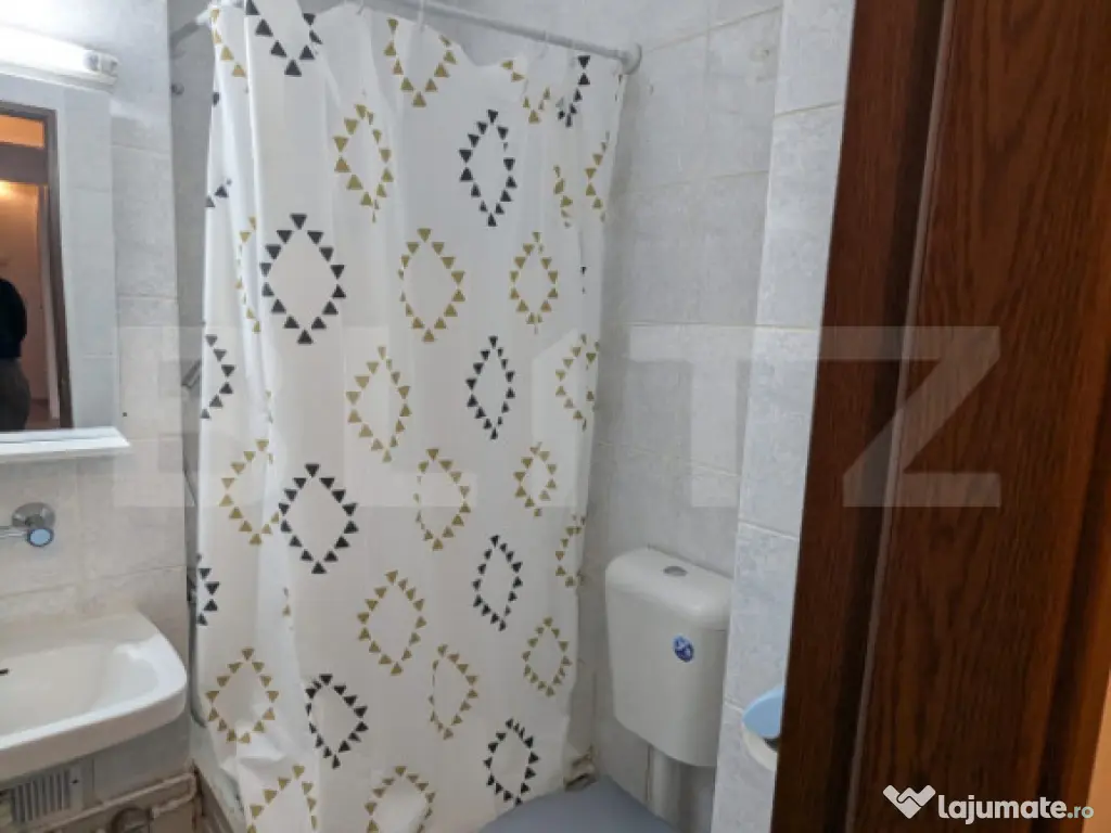 Apartament cu 4 camere, decomandate, 80 mp, balcon, garaj -