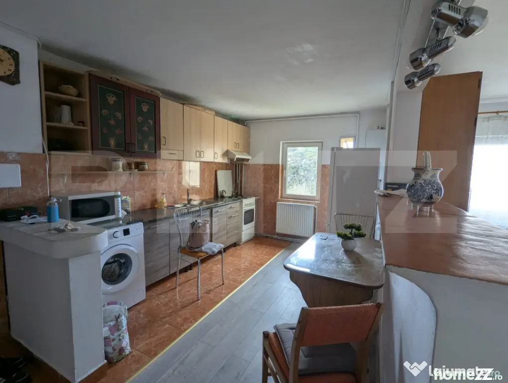 Apartament cu 4 camere, decomandate, 80 mp, balcon, garaj -