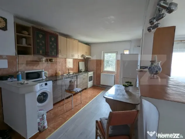 Apartament cu 4 camere, decomandate, 80 mp, balcon, garaj -