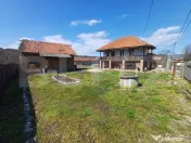 Teren cu casa rustica zona Sambotin 