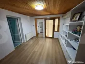 Casă modernă, 7 camere, pompă de căldură și panouri fo 