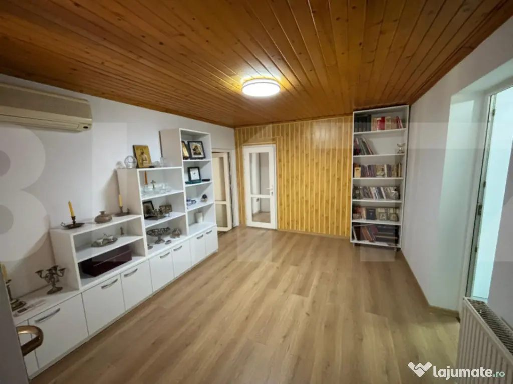 Casă modernă, 7 camere, pompă de căldură și panouri fo