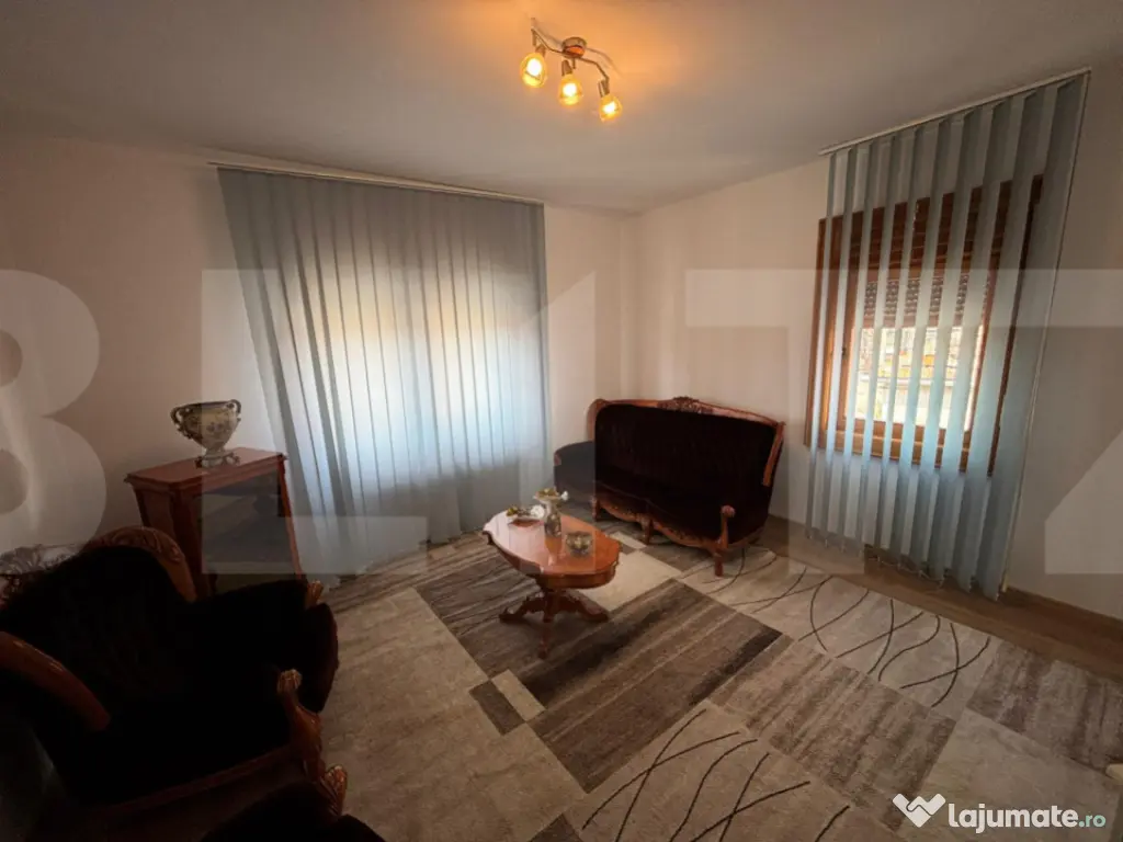 Casă modernă, 7 camere, pompă de căldură și panouri fo