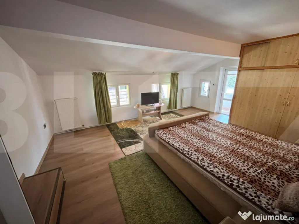 Casă modernă, 7 camere, pompă de căldură și panouri fo