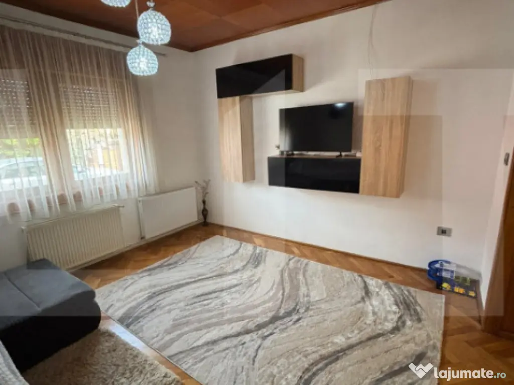 Casă modernă, 7 camere, pompă de căldură și panouri fo