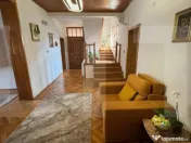 Casă modernă, 7 camere, pompă de căldură și panouri fo 