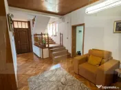 Casă modernă, 7 camere, pompă de căldură și panouri fo 