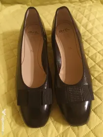 Pantofi negri toc mic