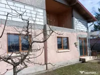 ???? Casă (la roșu) + teren 2522 mp – ideală pentru per 