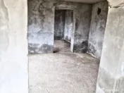 ???? Casă (la roșu) + teren 2522 mp – ideală pentru per 