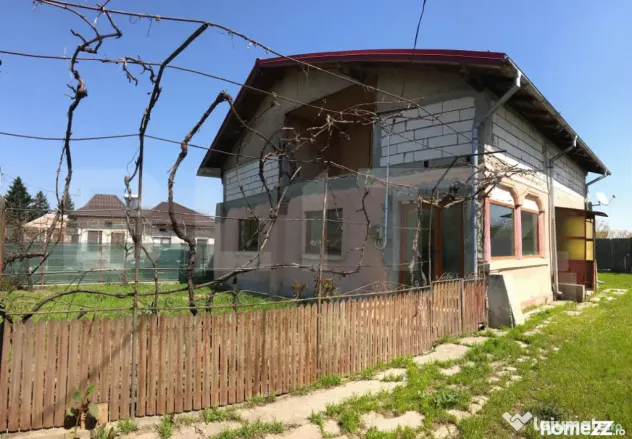???? Casă (la roșu) + teren 2522 mp – ideală pentru per - Gaesti (Dambovita)