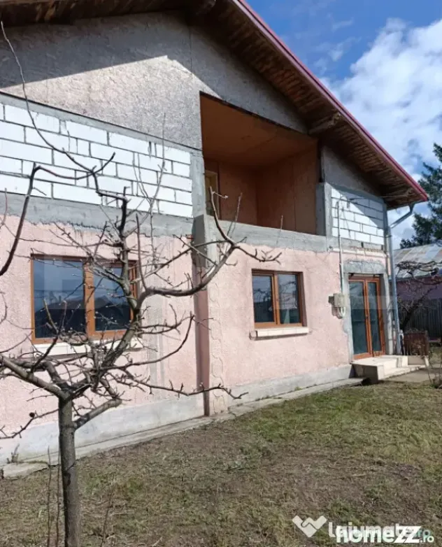 ???? Casă (la roșu) + teren 2522 mp – ideală pentru per - Gaesti (Dambovita)