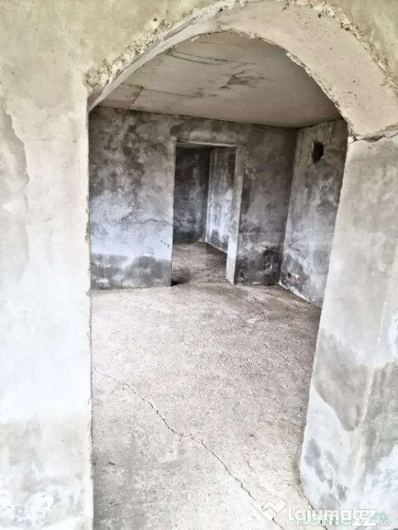 ???? Casă (la roșu) + teren 2522 mp – ideală pentru per - Gaesti (Dambovita)