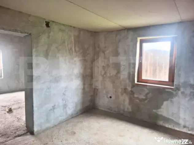 ???? Casă (la roșu) + teren 2522 mp – ideală pentru per - Gaesti (Dambovita)