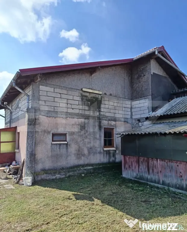 ???? Casă (la roșu) + teren 2522 mp – ideală pentru per - Gaesti (Dambovita)