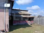 ???? Casă (la roșu) + teren 2522 mp – ideală pentru per 