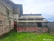 ???? Casă (la roșu) + teren 2522 mp – ideală pentru per 