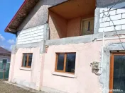 ???? Casă (la roșu) + teren 2522 mp – ideală pentru per 