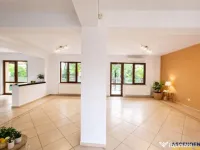 Vila impetuoasa pe 700mp teren:Spatiu versatil pentru locuin 