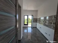 Casă cu 4 camere, 2 băi, beci spațios și 400 mp teren 