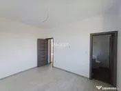 Casă cu 4 camere, 2 băi, beci spațios și 400 mp teren 