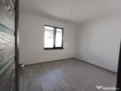 Casă cu 4 camere, 2 băi, beci spațios și 400 mp teren 