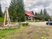 Pensiune, 2 corpuri, cu ciubar, restaurant si microferma 