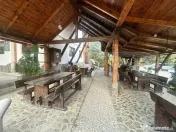 Pensiune, 2 corpuri, cu ciubar, restaurant si microferma 