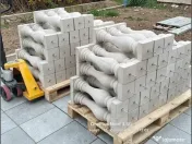 Stâlpișori, baluștri, popici, mosoare, din beton, model B9. 