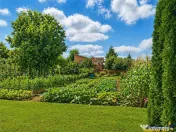 Pretios teren intravilan 1.409 mp, livada, utilitati,reziden 