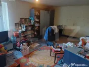 Casa de vanzare, la strada principala, zona ARCANI 