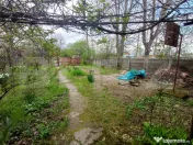 Casa de vanzare, la strada principala, zona ARCANI 